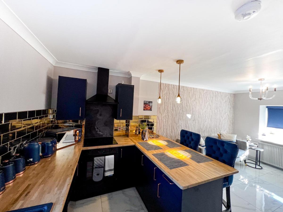 Lock View Apartment *